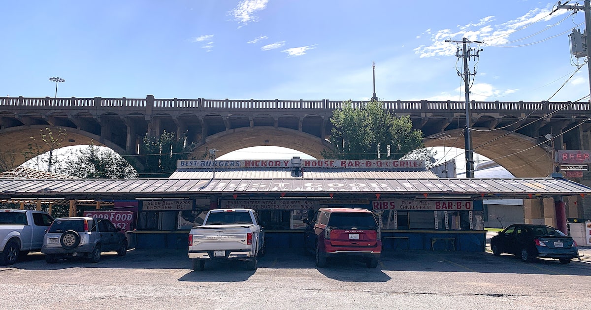 A final burger at Dallas’ Hickory House, which, after 76 years, deserves better