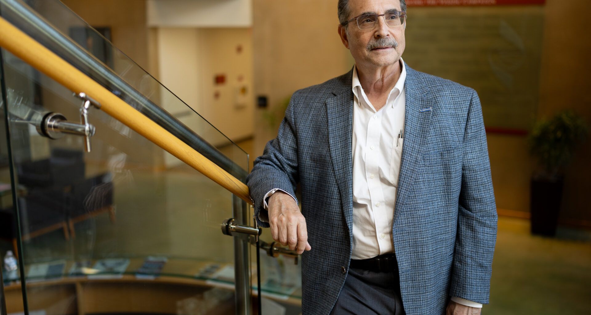 Dr. Larry Schlesinger takes issue with nation's new vaccine policy