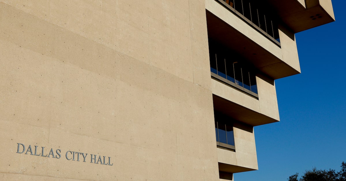 Drama and dysfunction are the Big D’s in those 5,000 pages of City Hall emails