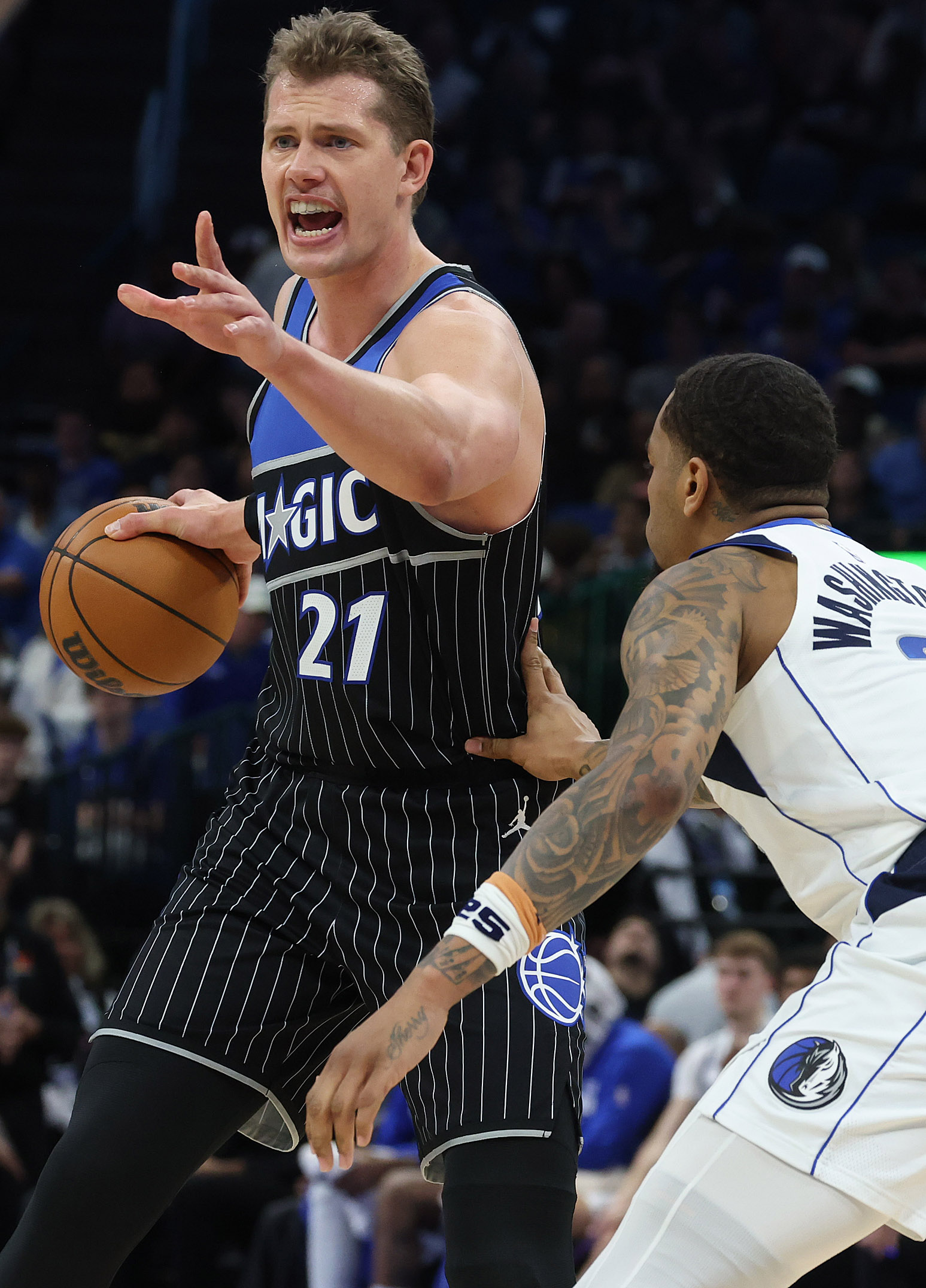Orlando center Mo Wagner (21) tries to get around Dallas...