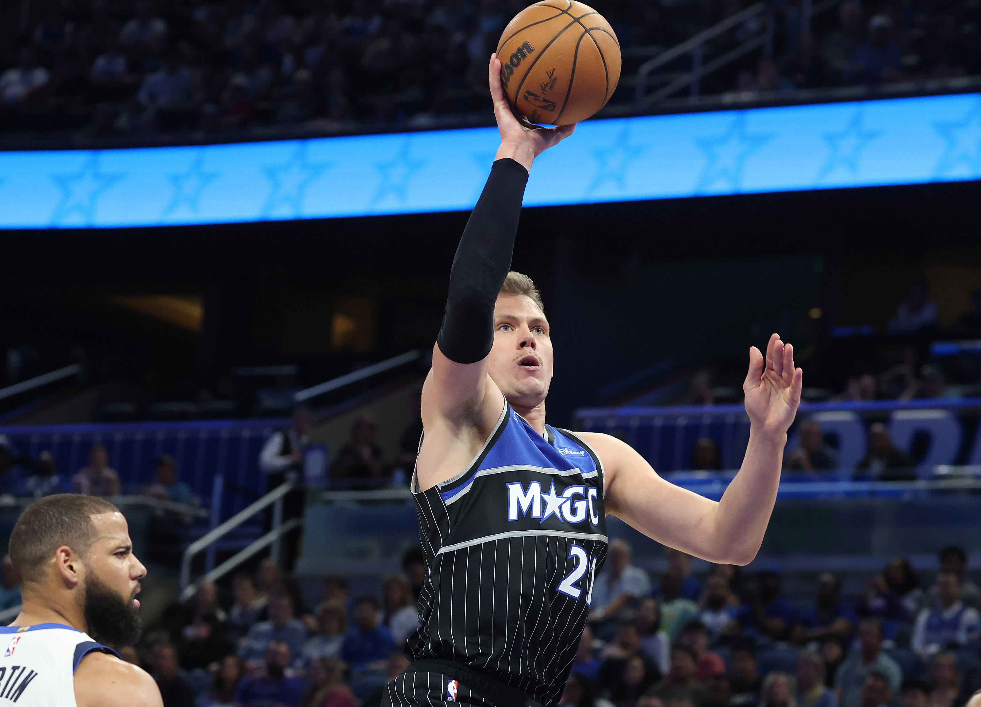 Orlando center Mo Wagner (21) scores over Dallas forward Caleb...