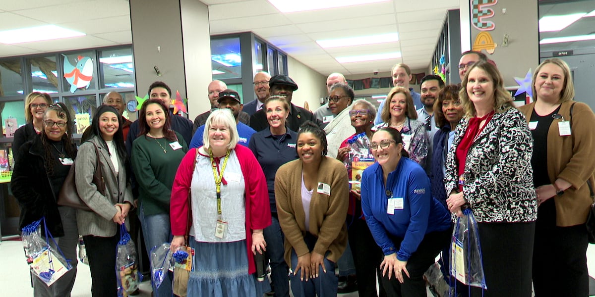 Atmos Energy visits Bean Elementary for reading event