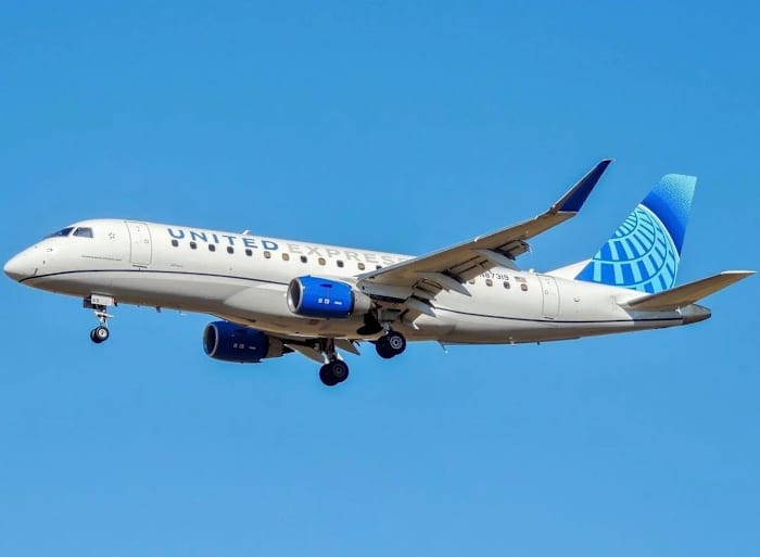 Battery starts smoking on United Express flight to Houston, pilots declare emergency