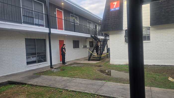 Man shot, killed at Northeast Side apartment complex, SAPD says