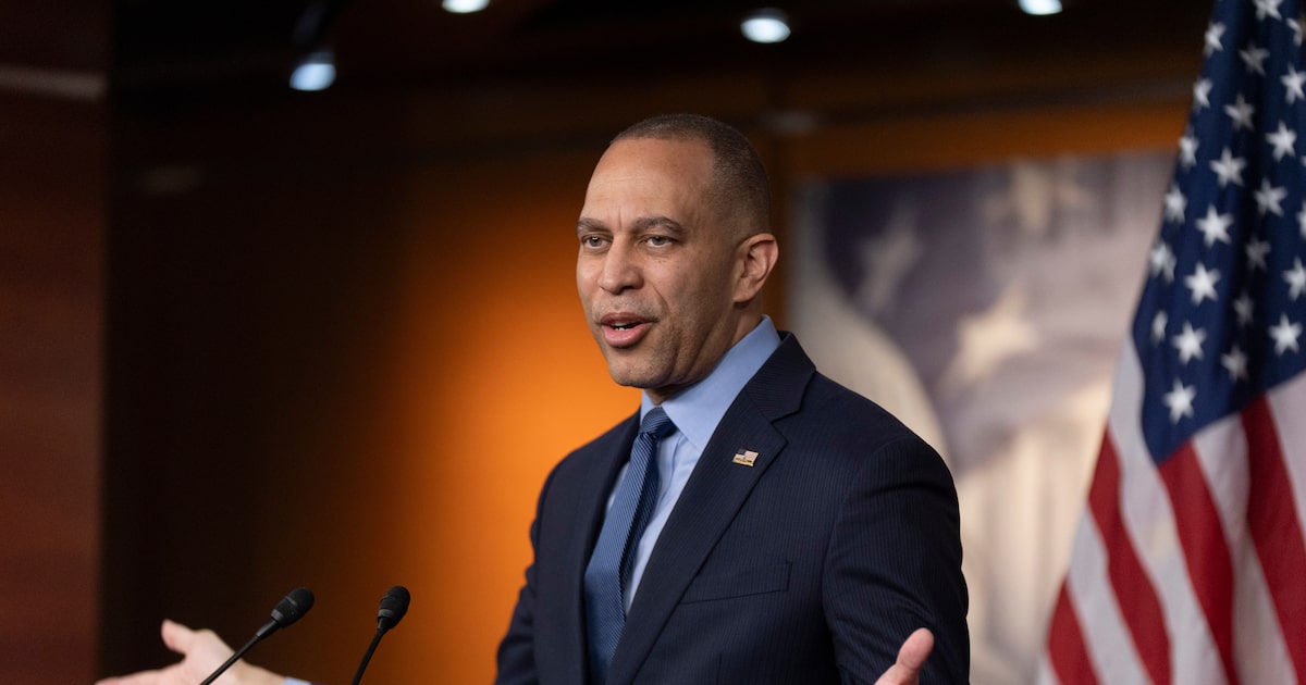 Jeffries urges Texas Democrats to unite behind Talarico after Senate primary