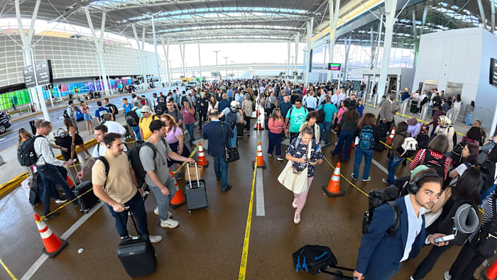 Former TSA administrator warns TSA staffing crisis could pose security risks