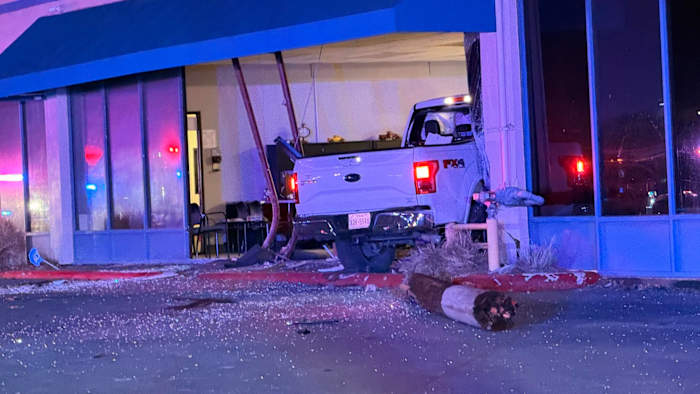 1 dead, 2 injured after shooting on SW Military Drive, SAPD says