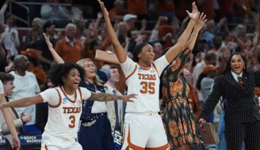 Booker's March Madness moment is career high 40 as No. 1 Texas rolls over Oregon 100-58 to Sweet 16