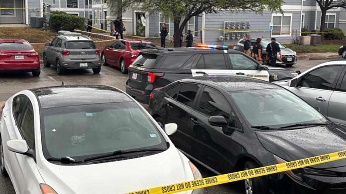 SAPD: One man dead, another injured after shooting at west-side apartment complex