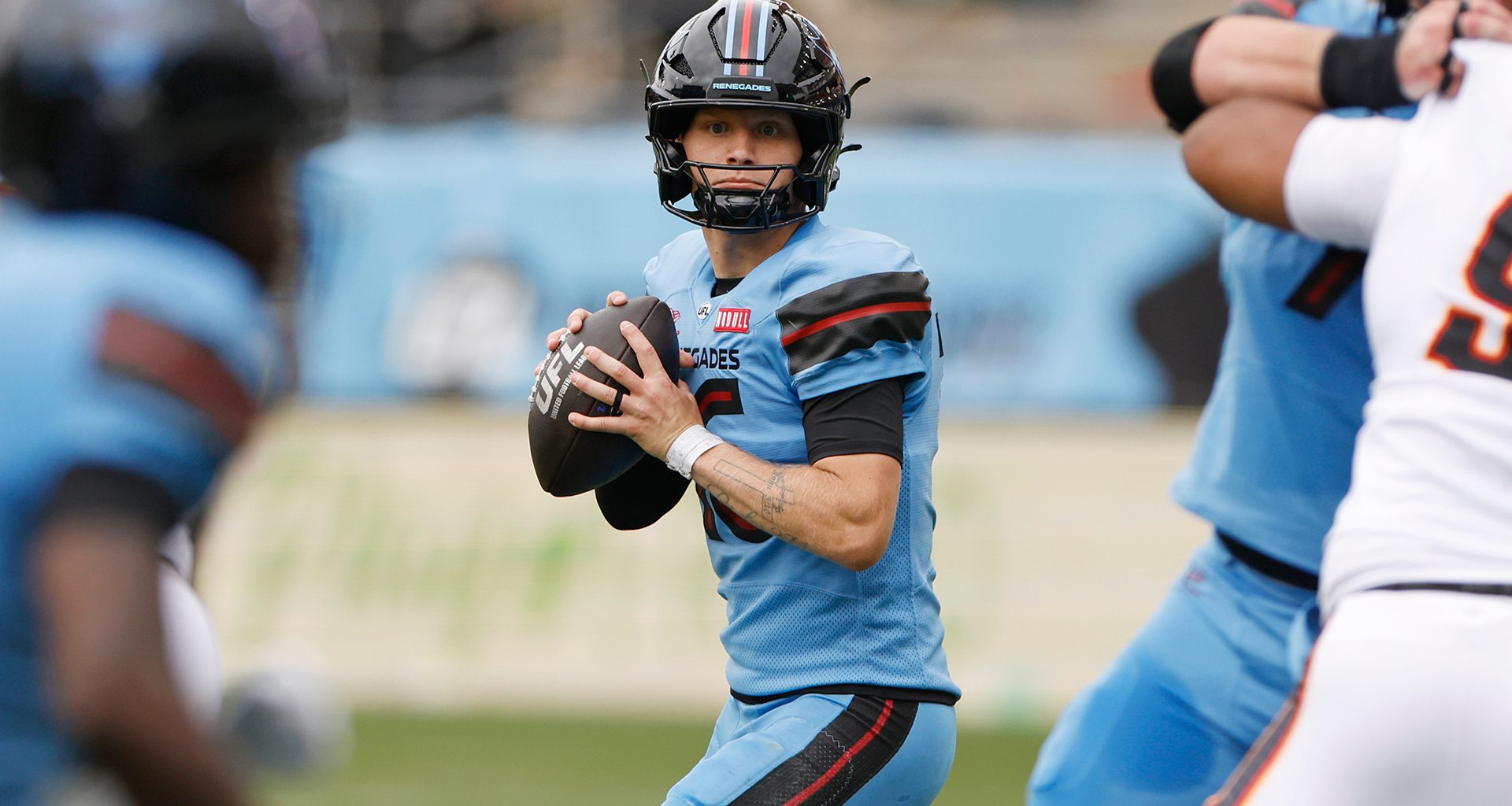 Reed Tosses 376 Yards in Debut, Dallas Overwhelms Houston in Battle of Texas