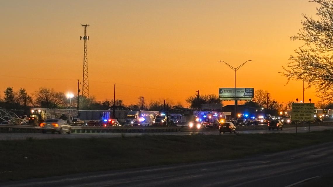 18-wheeler rollover shuts down southbound I-35 on southwest side of San Antonio