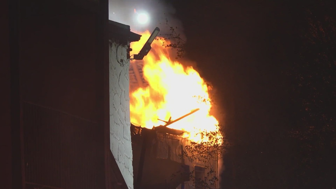 Families displaced after fire ravages northwest Houston apartment building