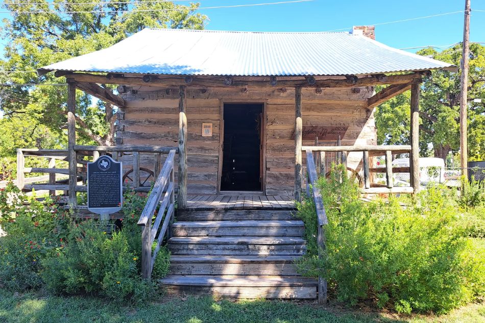 Knapp Heritage Park Melear Log Cabin