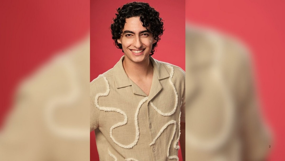 Aziz Guerra Wows The Voice Singing Spanish Hit, Picks Team Adam