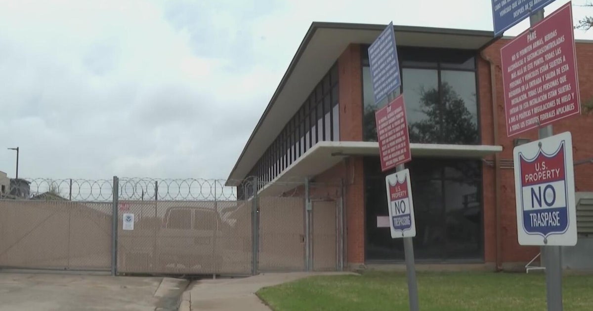 Rep. Veasey tours Dallas ICE field office months after deadly shooting