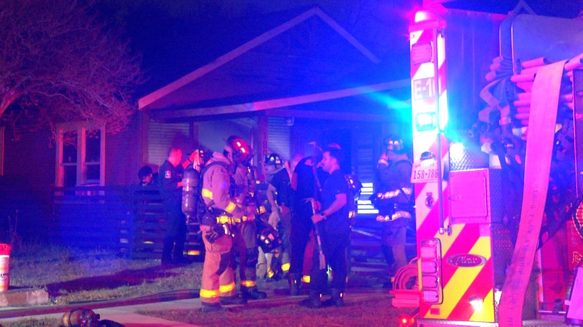 Fire damages home northwest of downtown San Antonio, spreads to neighboring house siding