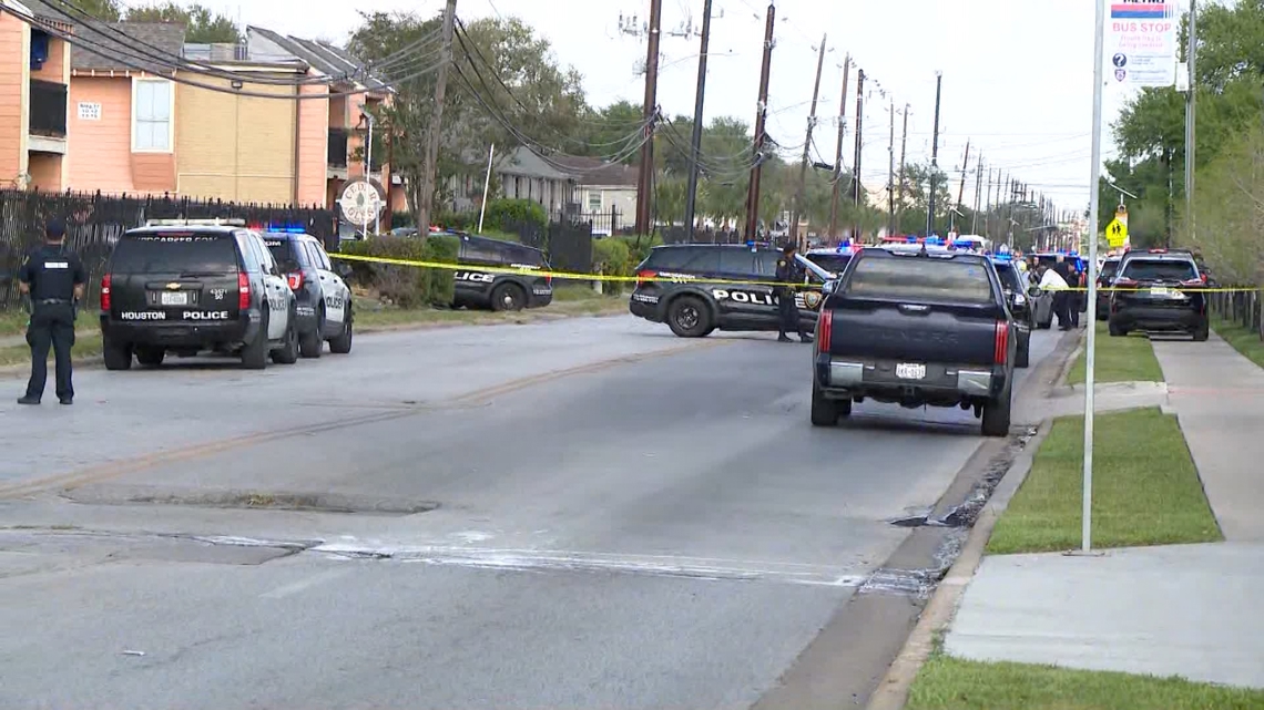 Houston police officers shoot at armed suspect in Gulfton area, police say