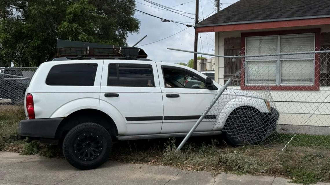 Deputies: Corpus Christi chase leads to crash, arrest of San Antonio man
