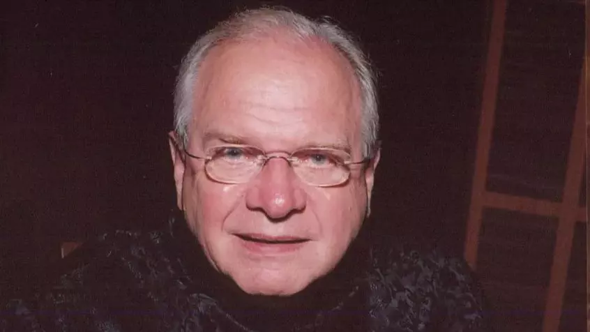 An image of a man with glasses.