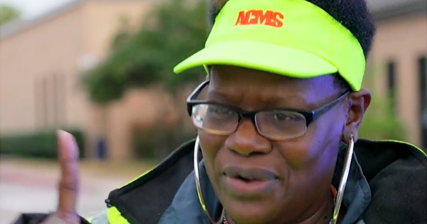 North Texas dads raise thousands to buy new car for beloved elementary crossing guard: "Everybody loves her"