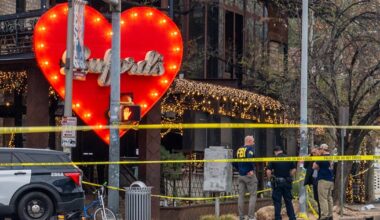 2 dead, 14 hurt in Texas bar shooting, FBI investigating possible terrorism links