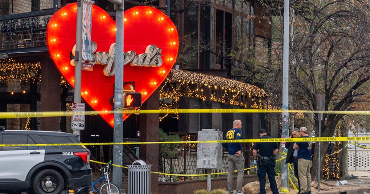 2 dead, 14 hurt in Texas bar shooting, FBI investigating possible terrorism links