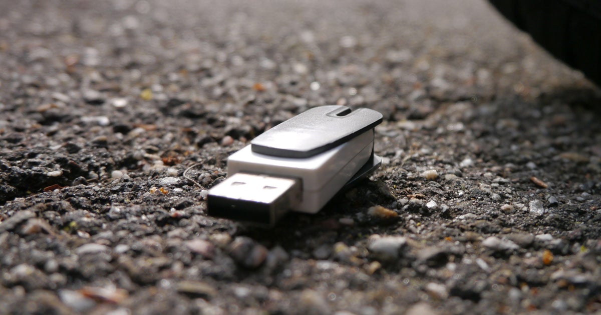 Texas sex offender arrested after dropping thumb drive with child porn outside sheriff's office, officials say