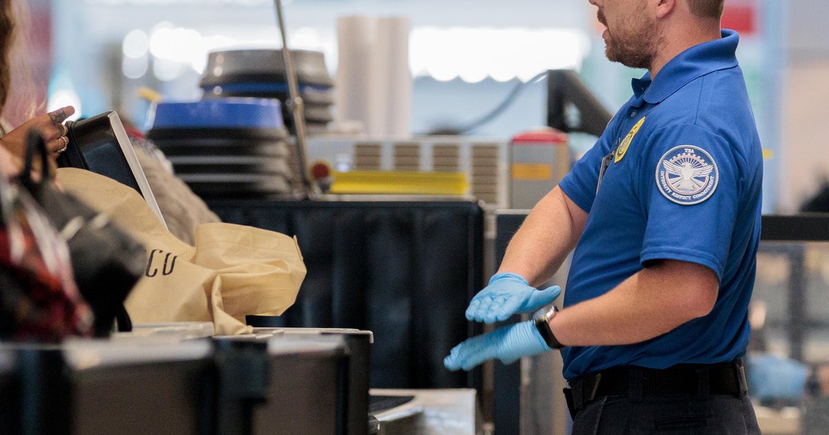 TSA workers near breaking point as shutdown drags on, raising concerns for North Texas travelers
