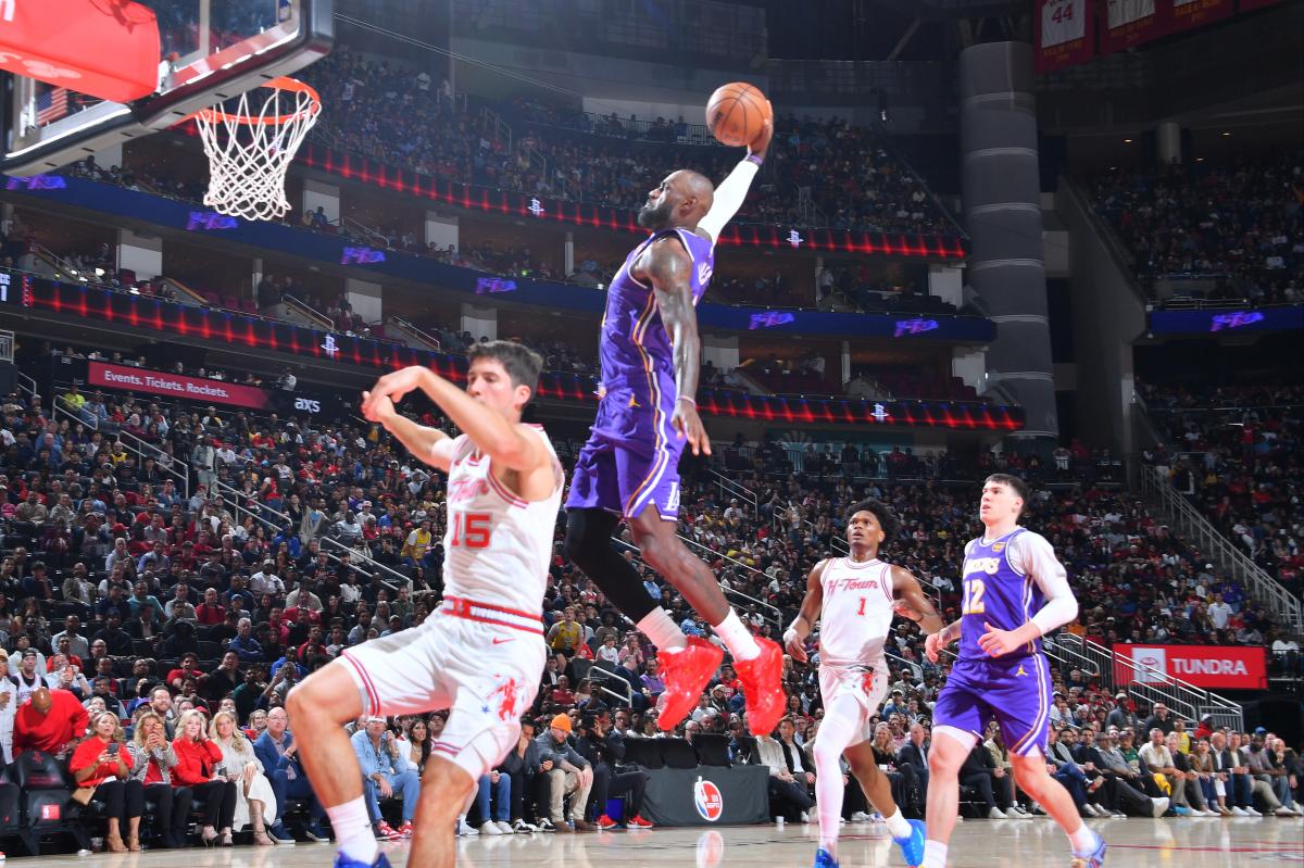 Lakers beat Rockets 124-116 in Houston