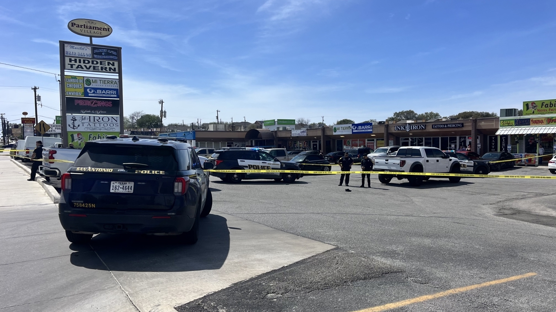 San Antonio police search for suspect after robbery at north-side vape shop leaves man injured