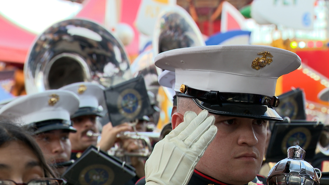 Thousands honored, 500 recruits sworn in during RodeoHouston's Armed Forces Appreciation Day