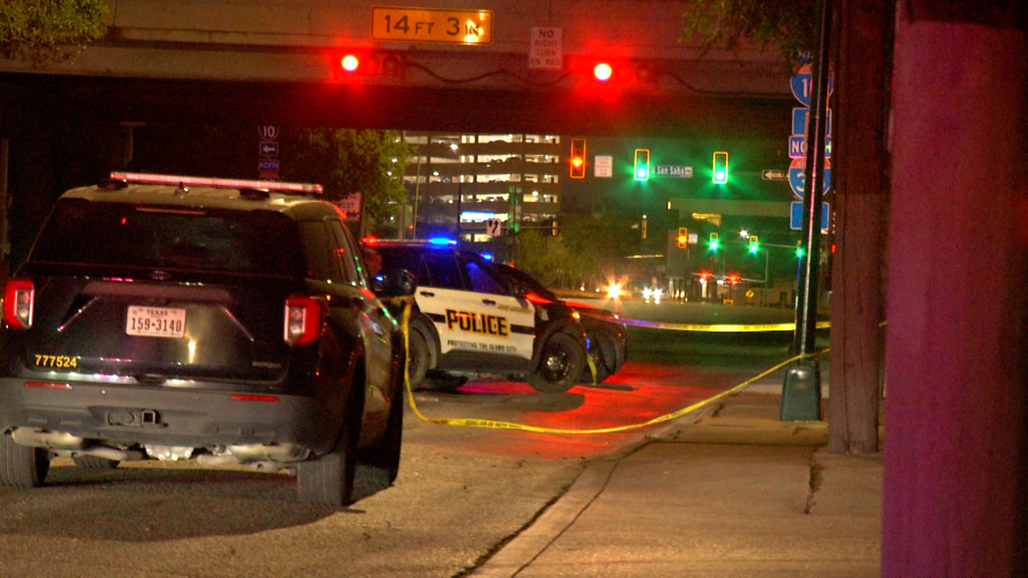 Man hospitalized after stabbing near downtown San Antonio, police say