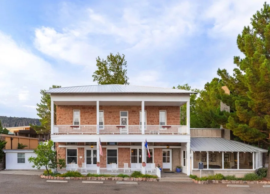 <a href="https://www.hotellimpia.com/" rel="nofollow noopener" target="_blank" data-ylk="slk:https://www.hotellimpia.com/;elm:context_link;itc:0;sec:content-canvas" data-yga="{"yLinkElement":"context_link","yModuleName":"content-canvas","yLinkText":"https"}" class="link ">https://www.hotellimpia.com/</a>