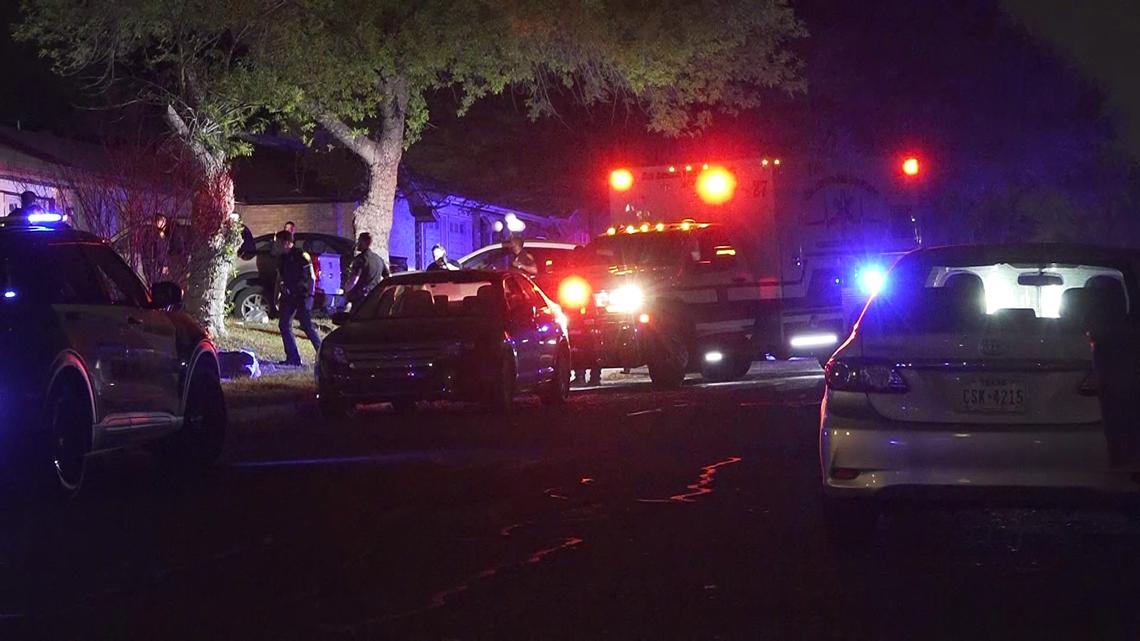 Two people critically hurt in shooting in northwest San Antonio, suspect on the run