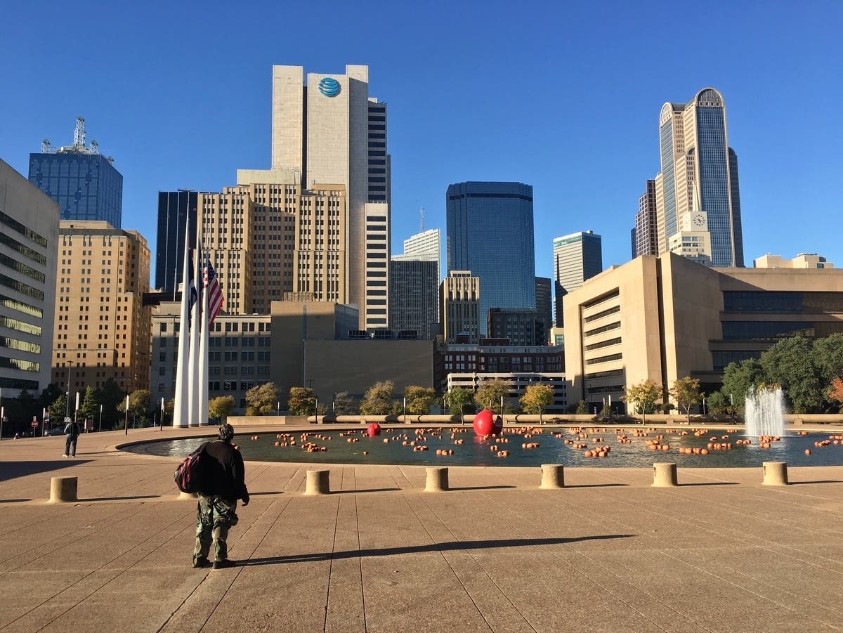 Six Dallas Council Members Move to Strip Cesar Chavez's Name From City Calendar, Rename Boulevard