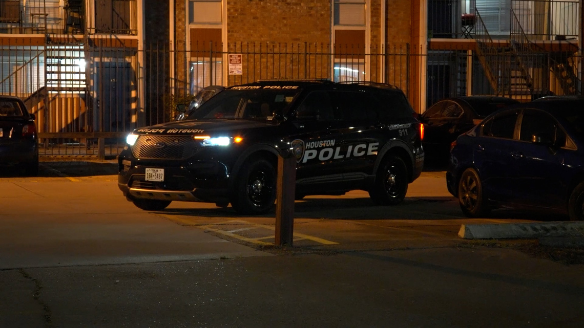Fender bender leads to shooting in southwest Houston, police say