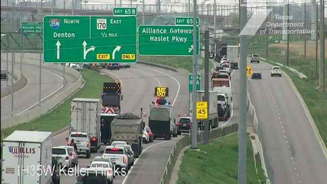 Crash closes northbound I-35W at Texas 170 in Fort Worth