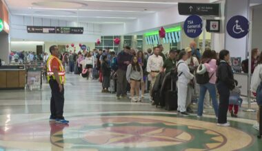 Live tracker | How long are wait times at airports in Houston and across the country?