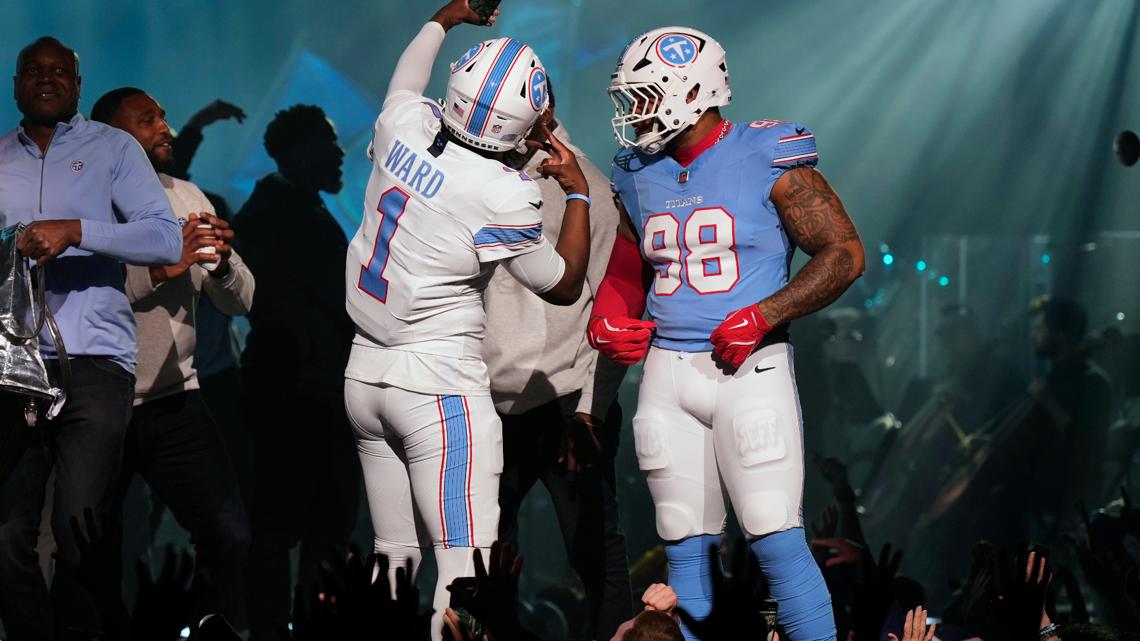 Titans raid the Oilers’ closet with 'new' uniforms that look a lot like Houston's past