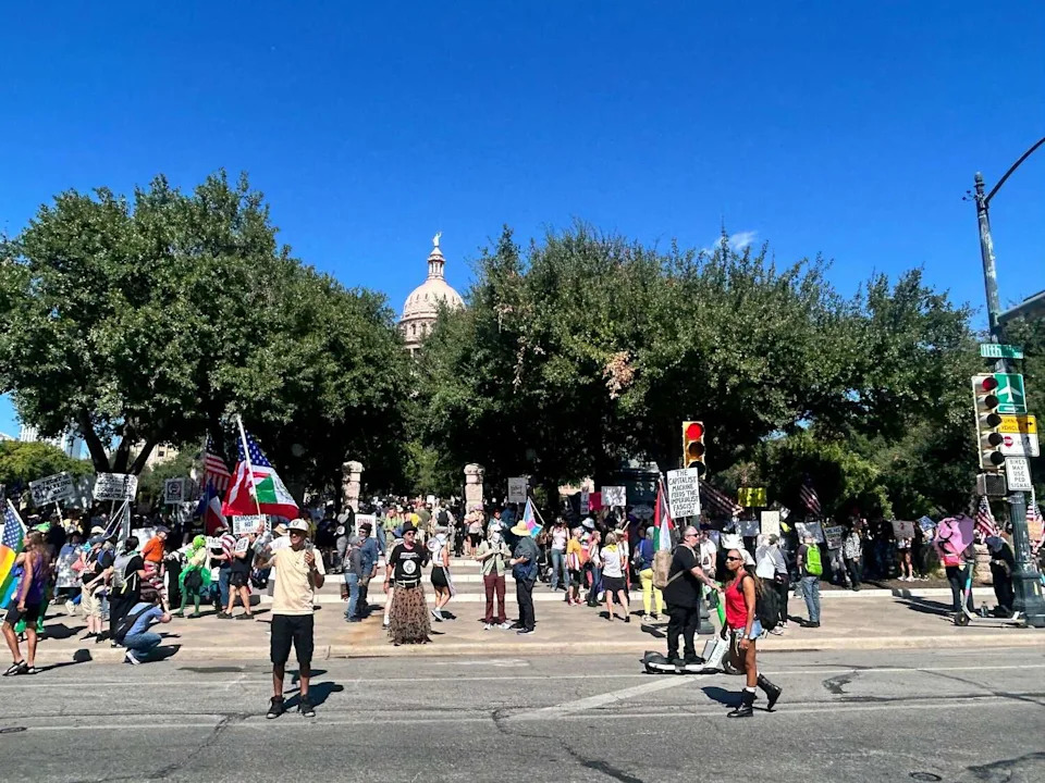 Protestors gather at the "No Kings" protest on Saturday, Oct. 18, 2025. (Sara Diggins/Austin American-Statesman)
