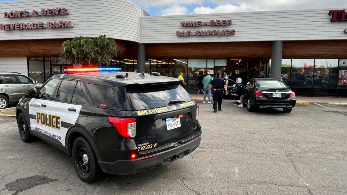 Driver accidentally crashes into San Antonio liquor store, police say