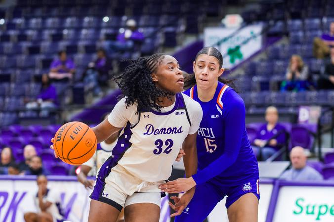 Defensive sets program mark in dominant win at Texas A&M-Corpus Christi