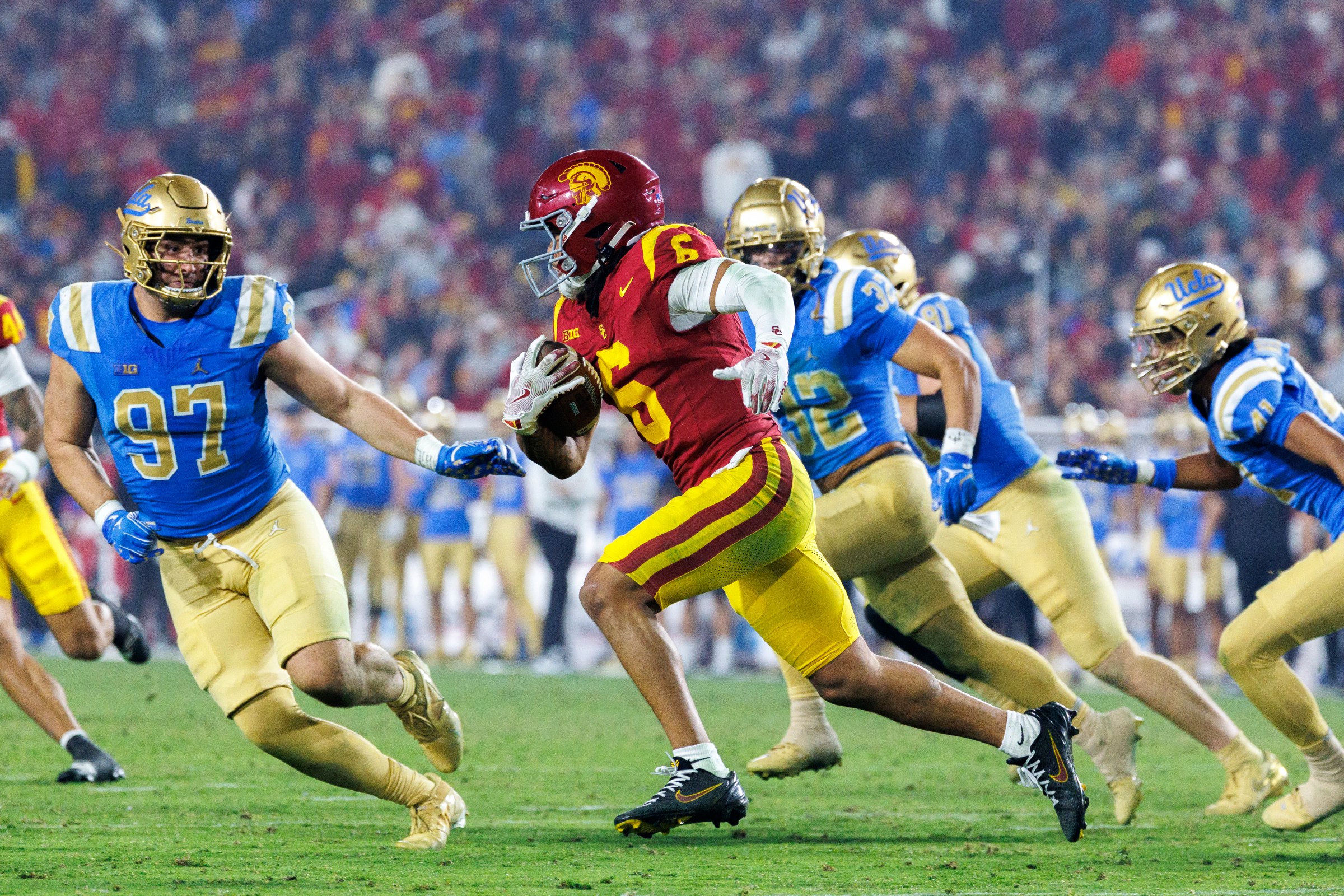 LOS ANGELES, CA - NOVEMBER 29, 2025: Southern California Trojans wide receiver Makai Lemon (6) breaks tackles against UCLA at the Coliseum on November 29, 2025 in Los Angeles, California.(Gina Ferazzi / Los Angeles Times via Getty Images)