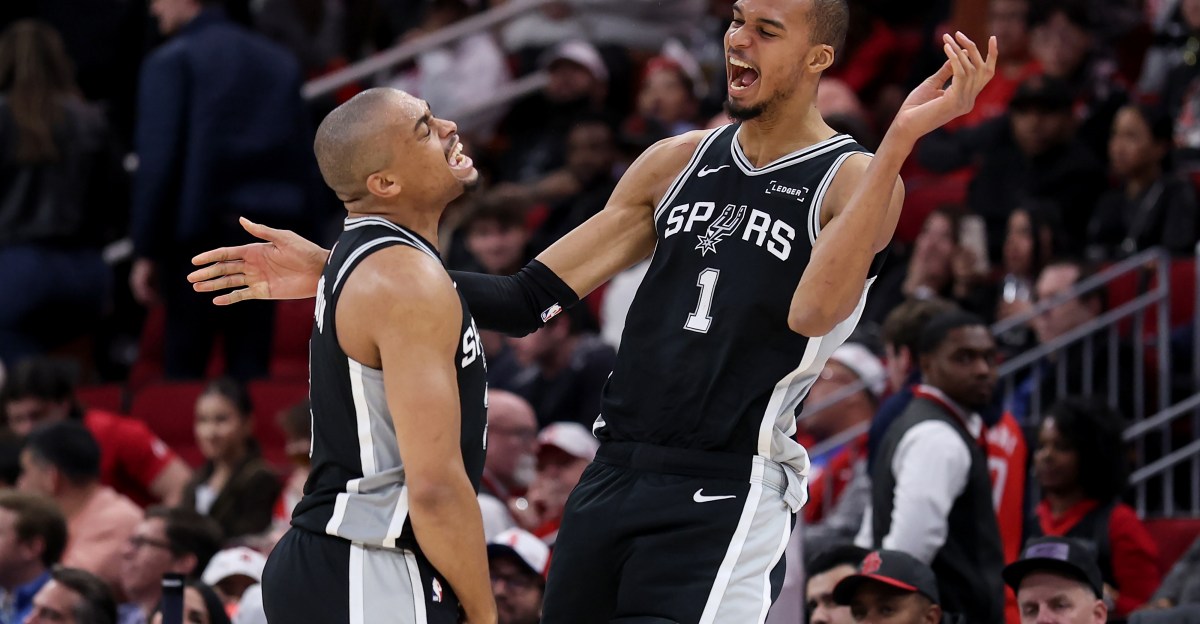 It’s time for Basketball: San Antonio Spurs vs Houston Rockets