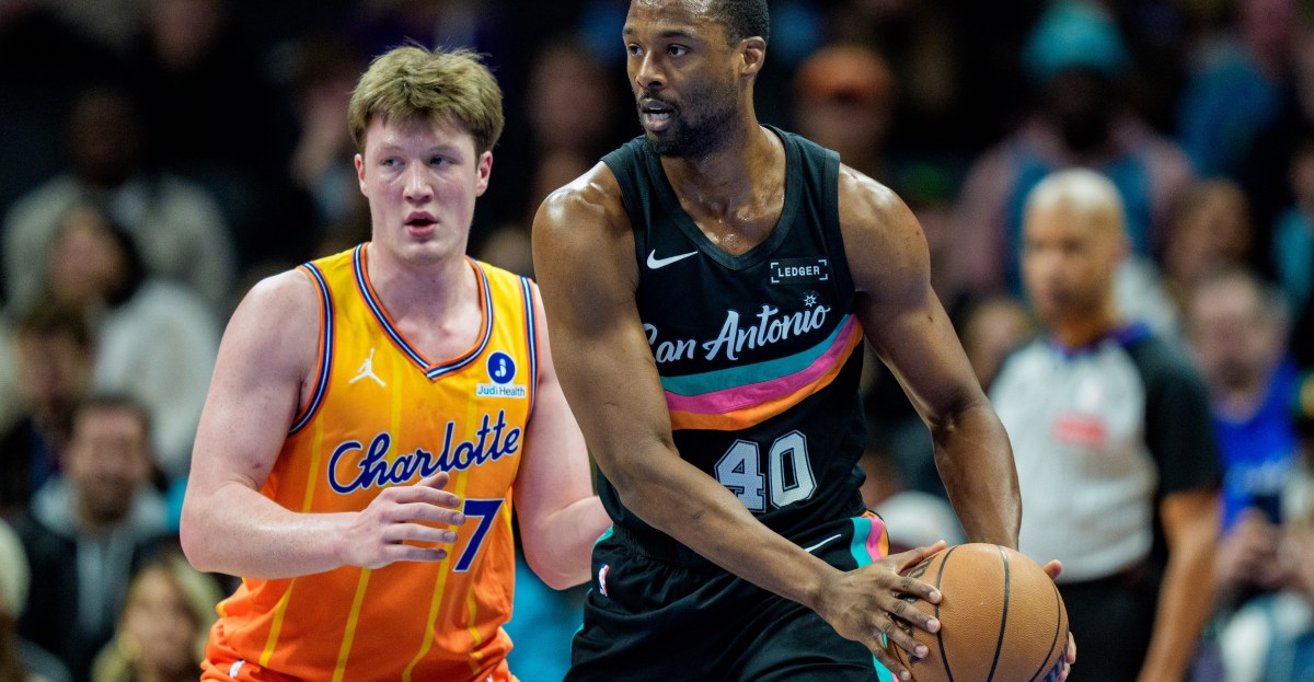 It’s time for Basketball: San Antonio Spurs vs Charlotte Hornets