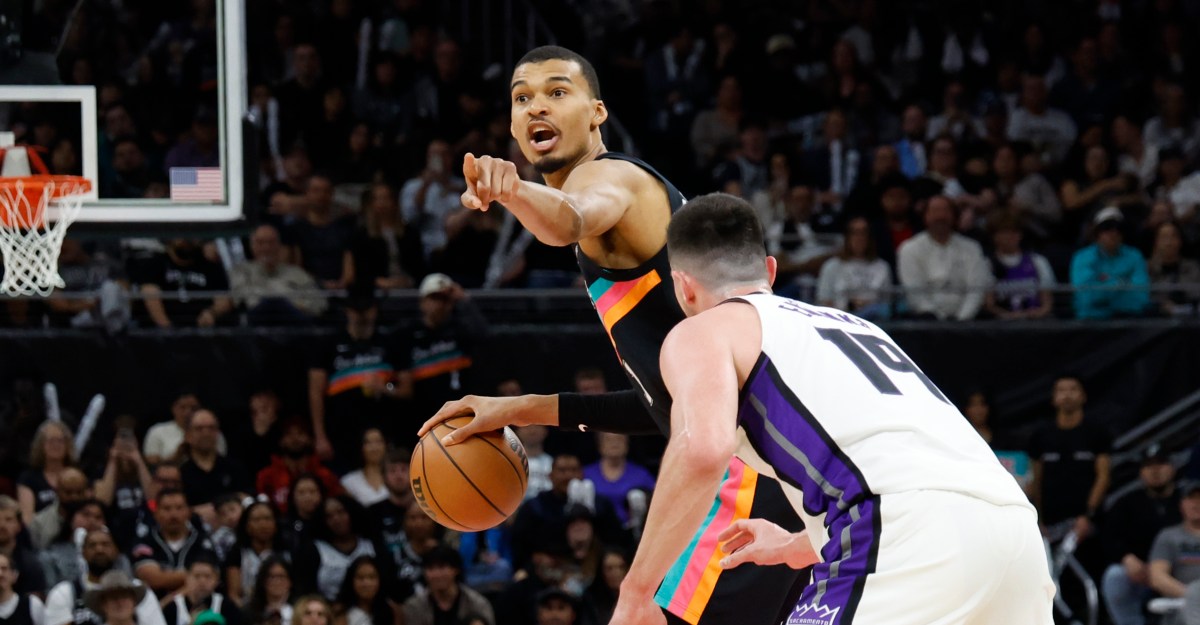 It’s time for Basketball: San Antonio Spurs at Sacramento Kings
