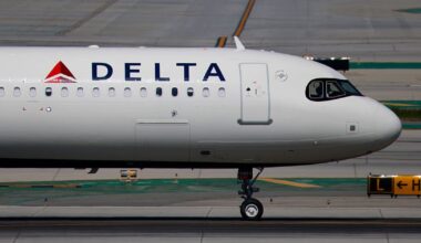LAX-to-Dallas Delta flight declares emergency after mid-air cabin power failure