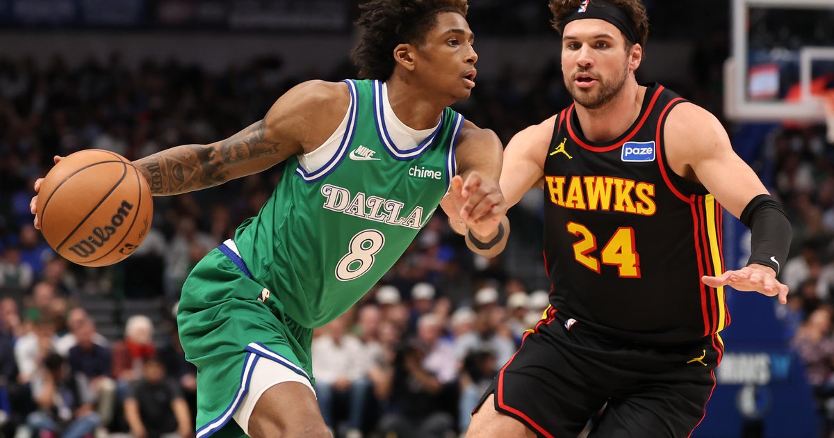 Hawks beat Mavericks for 11th straight as Dallas skid continues