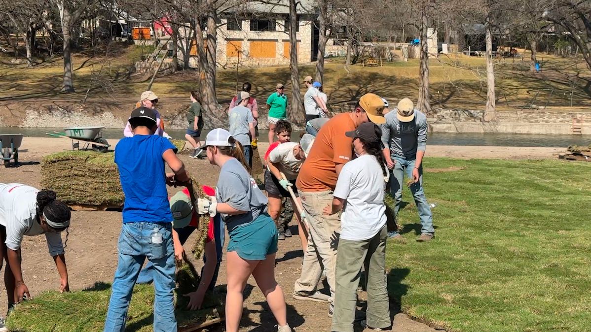 Volunteers assist in Hunt post-July 4 floods