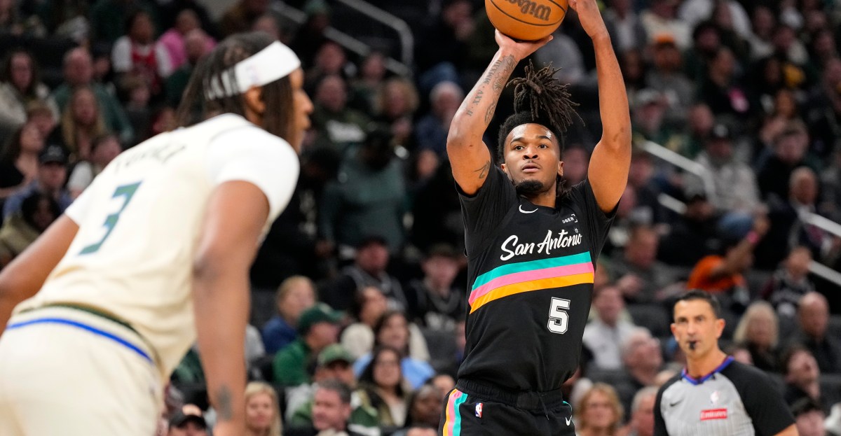 San Antonio vs. Milwaukee, Final Score: Spurs cruise past physical but short-handed Bucks, 127-95